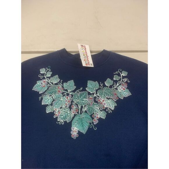 Vintage
Christmas Graphic Sweatshirt - Picture 2 of 6